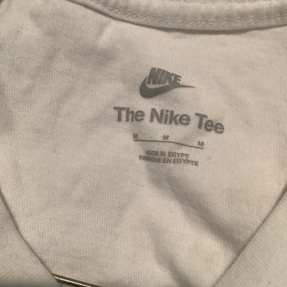 The Nike tee T-shirt graphic designer size medium The company was founded on Jan - Picture 3 of 3